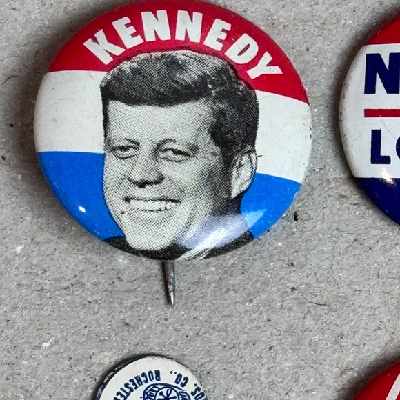 Politcal Pinback Buttons - Nixon & Kennedy - Picture 4 of 10